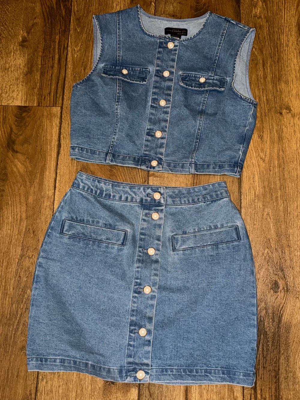 Denim Button-Front Mini Skirt in Blue